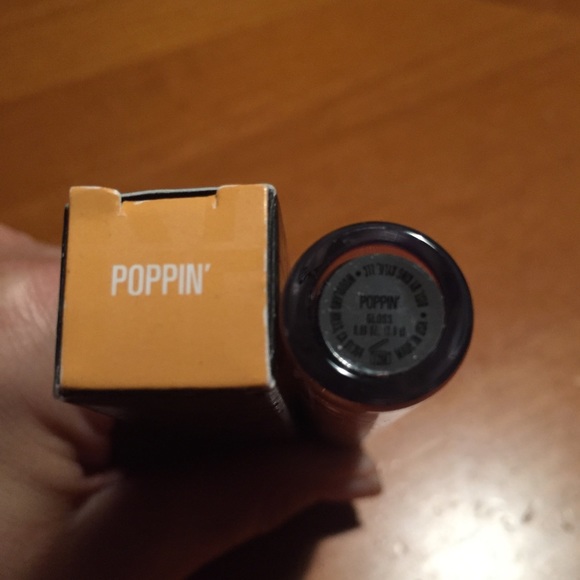 Kylie Jenner Gloss Poppin’ 💋 - Picture 7 of 11